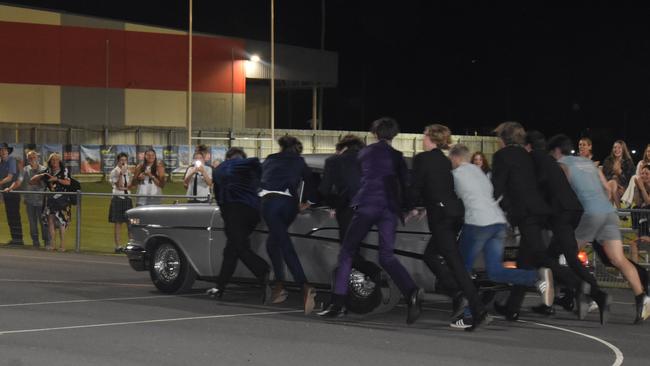 The guys pitch in when a prom car breaks down.