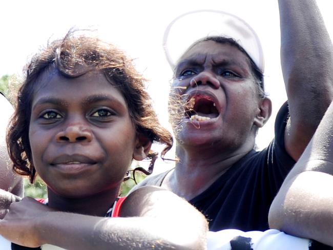 Muluwurri Magpies fans cheer on their team. PICTURE: Elise Derwin