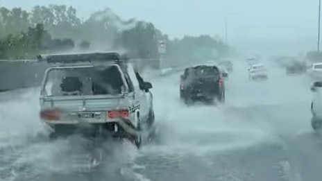 Aussie Towing vision of flooding on the M1 southbound to the Gold Coast at Loganholme.