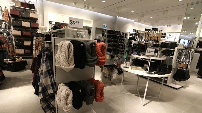 H & m outlet in pacific mall