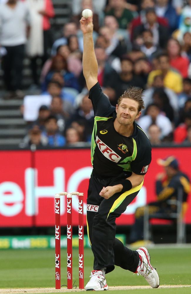 Shane Watson bowling against India at the MCG in 2016. Picture: AAP Image/David Crosling