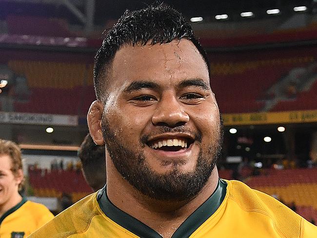 Taniela Tupou of the Wallabies holds the Mandela Plate following the Rugby Championship match between Australia and South Africa at Suncorp Stadium in Brisbane, Saturday, September 8, 2018. (AAP Image/Dave Hunt) NO ARCHIVING, EDITORIAL USE ONLY