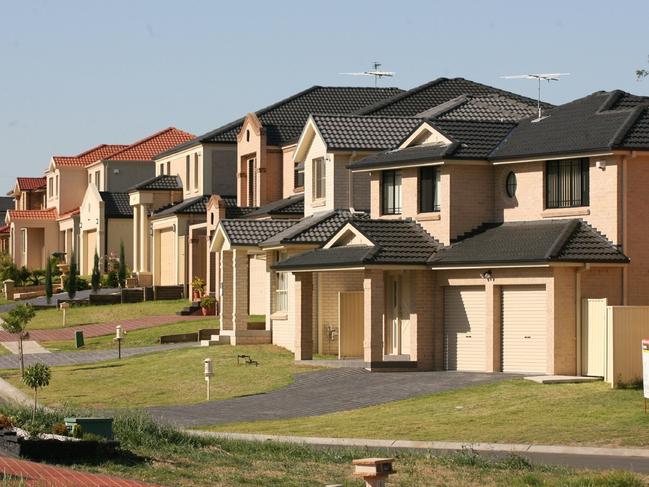 11/10/2006 NEWS: New-style 'McMansion' homes squeezed in together on small blocks of land at new estate on Venezia Street, Preston in Sydney. Pic. Marzolla Dean