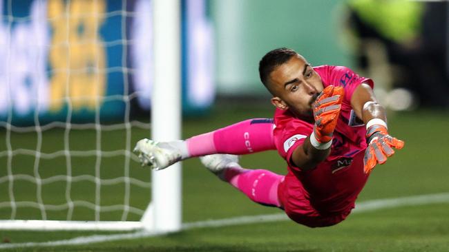 Mark Birighitti pulled off several fine saves for the Mariners against Western United