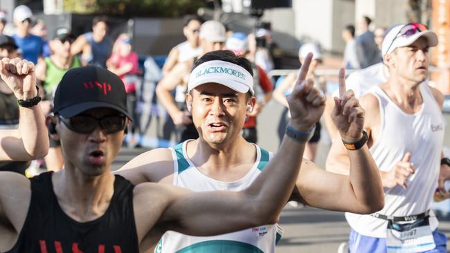 Runners kicked off the hilly journey at Milsons Point. Picture: NCA NewsWire/Monique Harmer