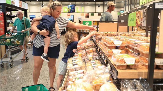 A Woolworths survey found 87 per cent of respondents currently shopped at grocery stores on a Sunday. Picture: Brendan Radke