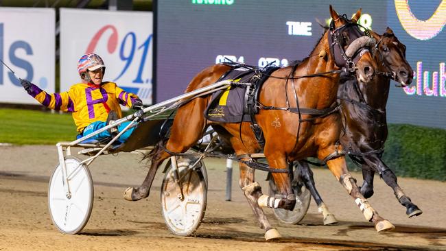 Catch A Wave and Kate Gath in action. Picture: Pacepix–Club Menangle