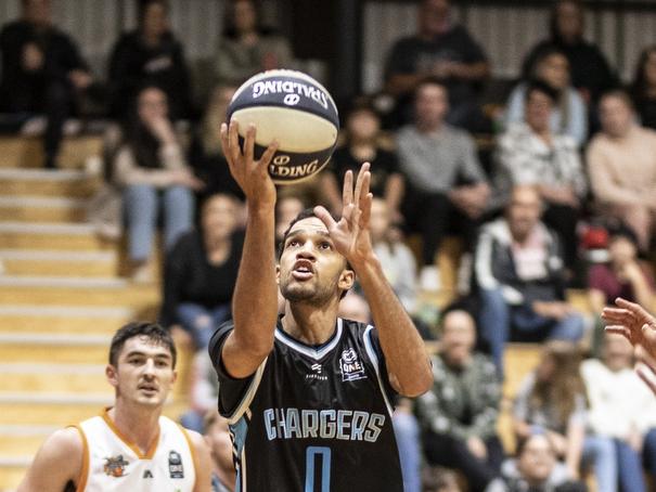 Jonathon Mines continued his hot form for the Chargers, sinking another 32 points. Picture: Eddie Safarik