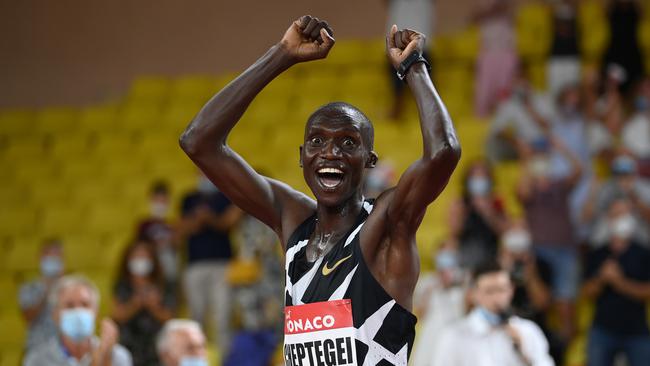 MONACO, MONACO - AUGUST 14: Joshua Cheptegei of Uganda celebrates victory in the Men's 5000 metres during the Herculis EBS Monaco 2020 Diamond League meeting at Stade Louis II on August 14, 2020 in Monaco, Monaco. (Photo by Matthias Hangst/Getty Images) *** BESTPIX ***