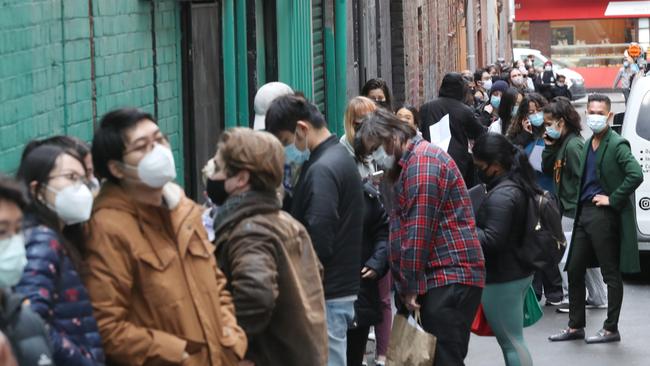 A large line forms Waratah Lane in the Melbourne CBD which went around the block for COVID testing. Picture: NCA NewsWire / David Crosling