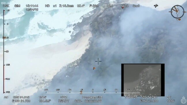 Aerials show Currowan blaze burning to coast