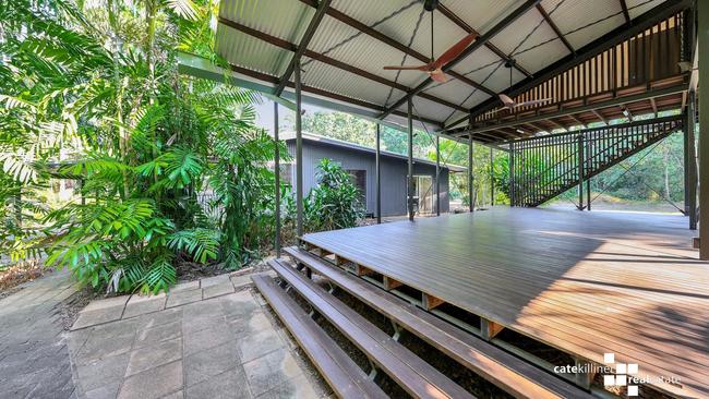 The listing highlights the property’s ‘Tranquillity in the bush’ setting, a stunning extension designed by Troppo Architects, an outdoor pavilion with 360-degree views, and a resort-style swimming pool.