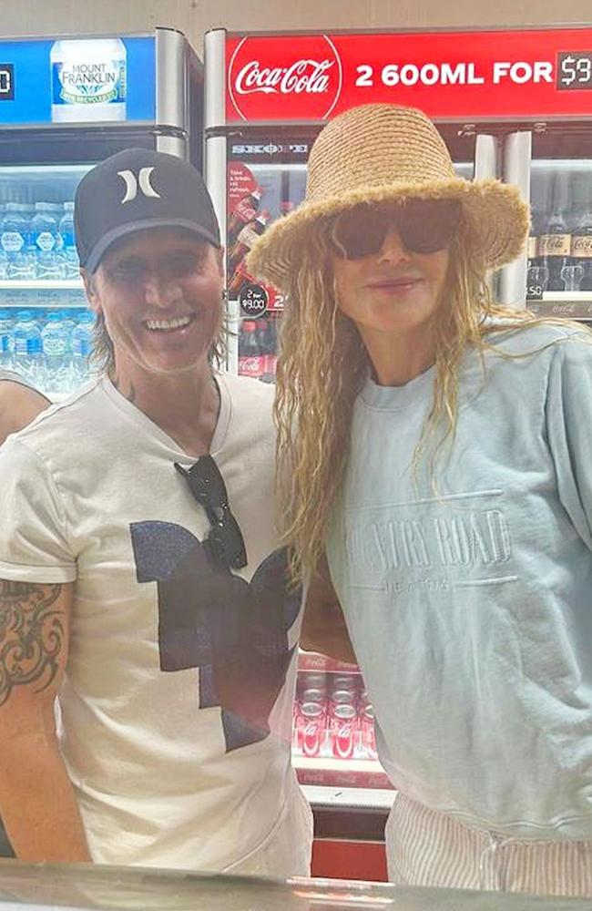 Keith Urban and Nicole Kidman visiting Manly Seaside Kebabs for lunch on Tuesday. Source: Instagram.