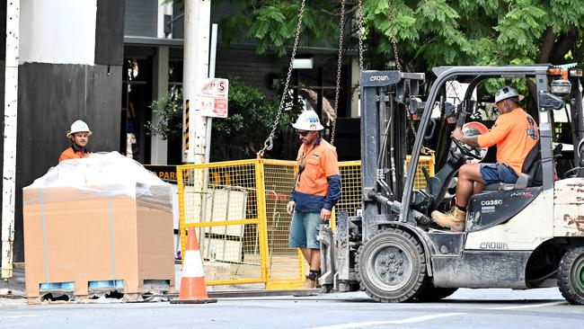 Australian business and union figures agree implementing four-day work weeks would be industry dependent. Picture: NewsWire / John Gass