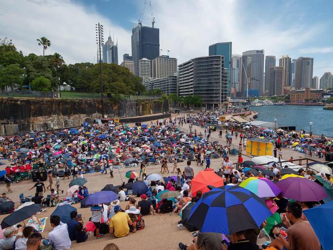 Crowd shot at Sydney Opera House around 2pm today Monday December 31 2018 ( Image / Monique Harmer)