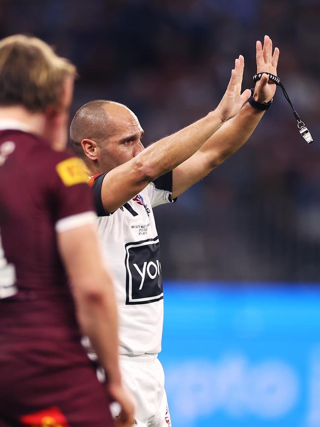 Referee Ashley Klein. Picture: Mark Kolbe/Getty