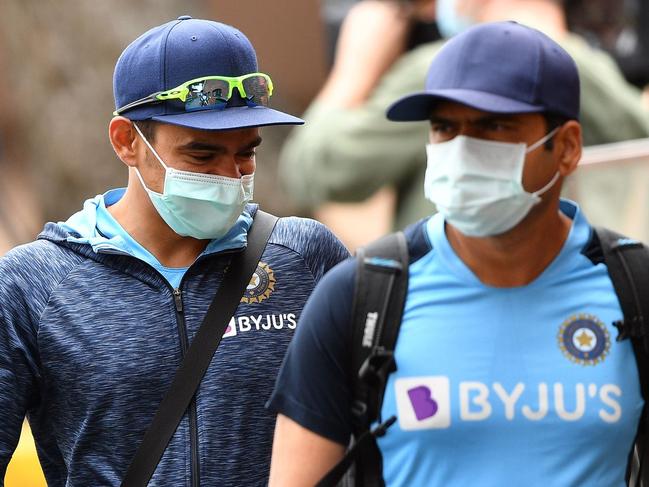 India's Cheteshwar Pujara (L) arrives with teammates for a training session at the Sydney Cricket Ground (SCG) on January 6, 2021, ahead of the third cricket Test match against Australia. (Photo by Saeed KHAN / AFP) / --IMAGE RESTRICTED TO EDITORIAL USE - NO COMMERCIAL USE--