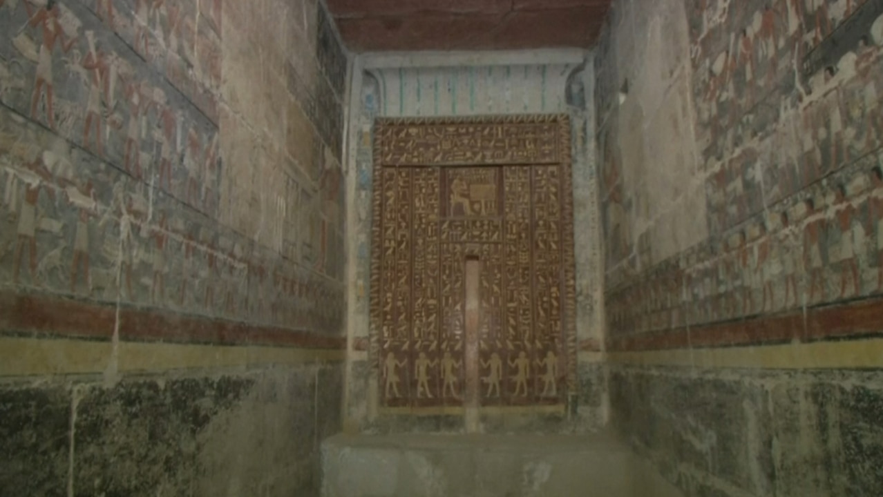 Egyptian officials open 4000-year-old tomb 