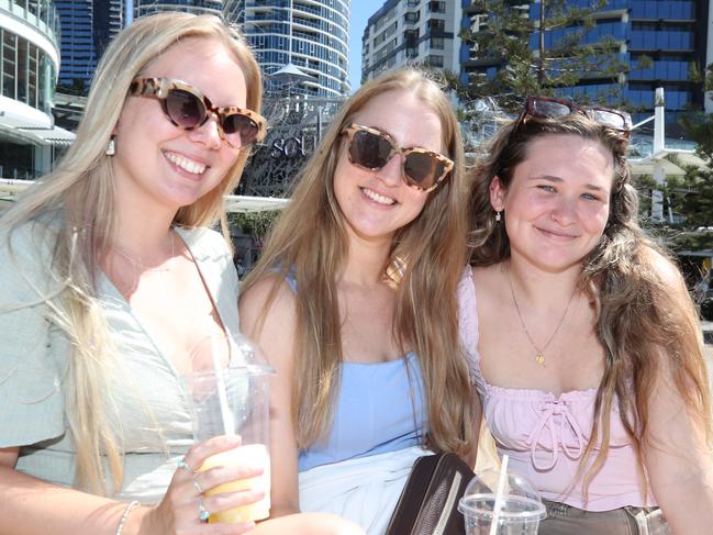 Tourists and locals soaking up the sun at Surfers Paradise for the last day of the Easter break. Pic3:  Picture Glenn Hampson (Melanie to ID)