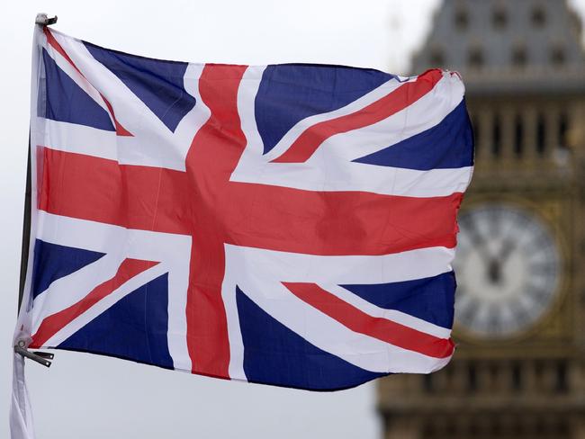 A Union flag flies in the wind in front of the Big Ben clock face and the Elizabeth Tower at the Houses of Parliament in central London on June 22, 2016, ahead of the June 23 EU referendum. Rival sides threw their efforts into the final day of campaigning Wednesday, on the eve of Britain's vote on EU membership that will shape the future of Europe. / AFP PHOTO / JUSTIN TALLIS