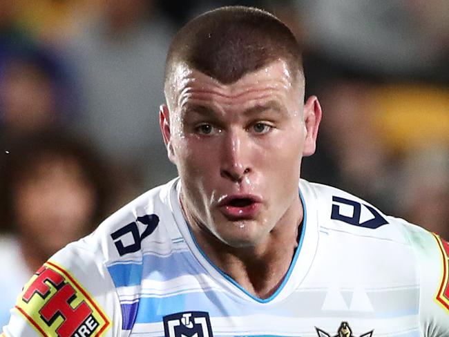 AUCKLAND, NEW ZEALAND - APRIL 05: Jai Arrow of the Titans  (C) looks for a gap during the round 4 NRL match between the Warriors and the Titans at Mt Smart Stadium on April 05, 2019 in Auckland, New Zealand. (Photo by Fiona Goodall/Getty Images)