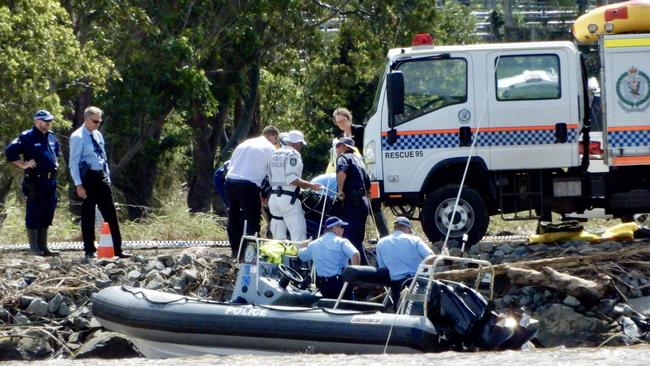 Police divers recover one of 3 bodies from the submerged car in the Tweed River following yesterday's tragedy. Pic: Nathan Edwards