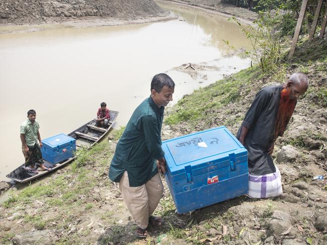 Covid vaccines being transported by boat in cooler boxes in Bangladesh. Picture: UNICEF