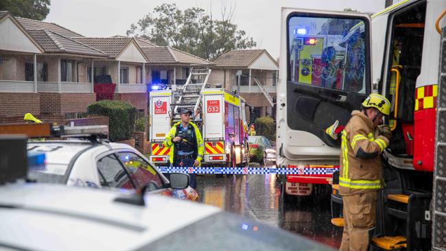 Emergency services in Waikanda Crescent, Whalan. Picture Thomas Lisson.