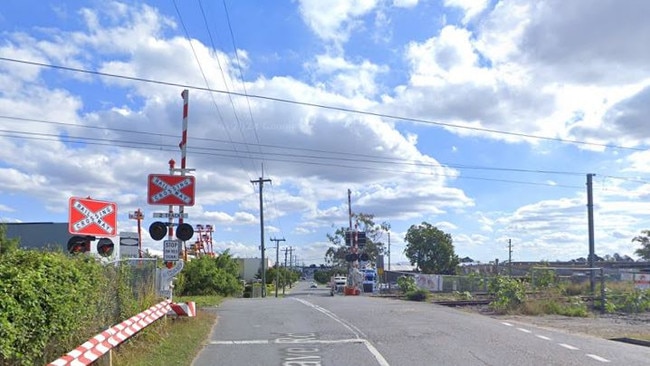 Musgrave Road level crossing at Coopers Plains.