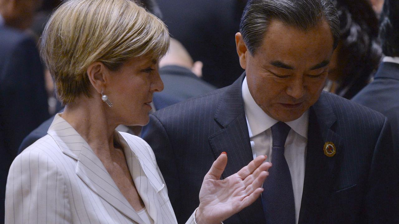 Australia's Foreign Minister Julie Bishop (L) talks with China's Foreign Minister Wang Yi (R) during the East Asia Foreign Ministers' meeting on the sidelines of the Association of Southeast Asian Nations (ASEAN) annual ministerial meeting, being held in Vientiane on July 26, 2016. Southeast Asian nations on July 25 ducked direct criticism of Beijing over its claims to the South China Sea, in a diluted statement produced after days of disagreement that gives the superpower a diplomatic victory. / AFP PHOTO / HOANG DINH NAM