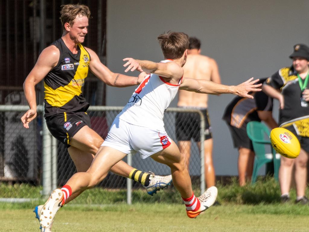 Kyle Emery gets his kick away for Nightcliff. Aaron Black/AFLNT Media