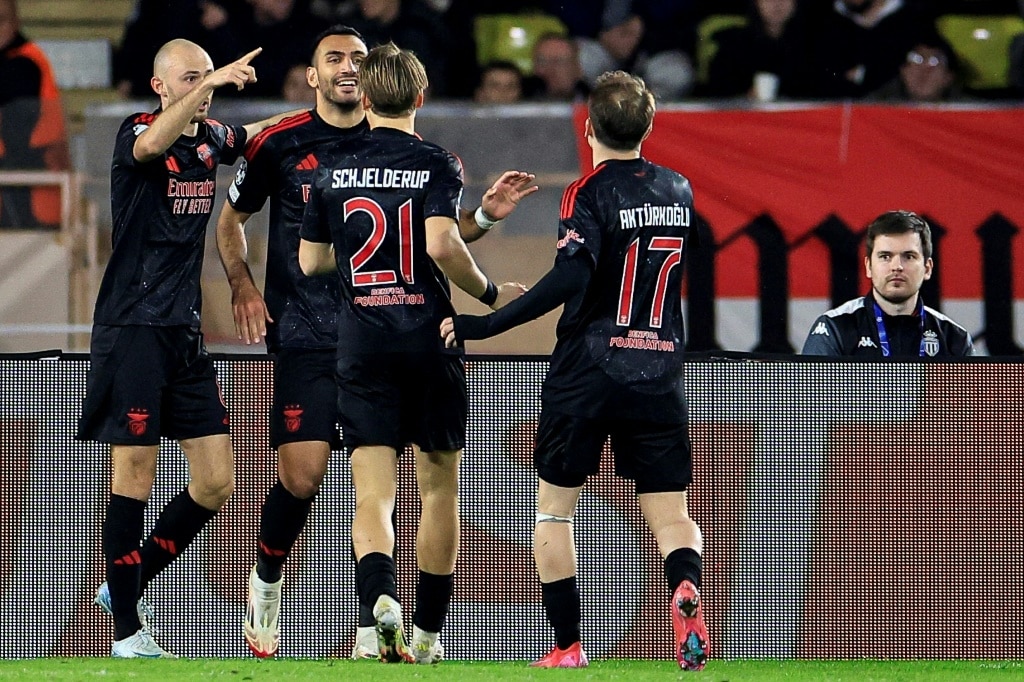 Bayern sink Celtic as Feyenoord beat Milan in Champions League play-offs