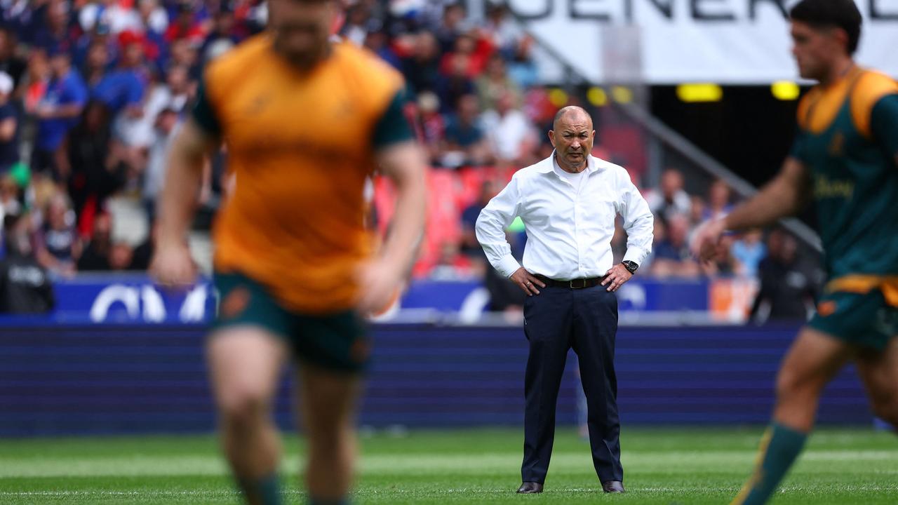 Australia's head coach Eddie Jones watches his players as they warm up. (Photo by FRANCK FIFE / AFP)