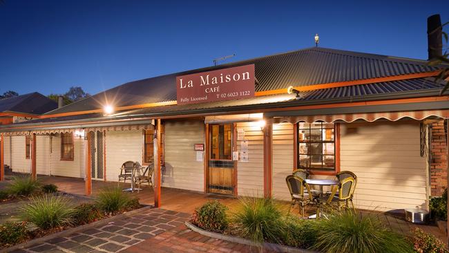 La Maison restaurant, bar and function centre in located on Gateway Island in Wodonga, just metres from the NSW border.