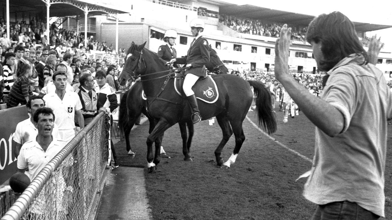 A fan abuses the umpires as they leave Princes Park after the 1989 clash in round 6.