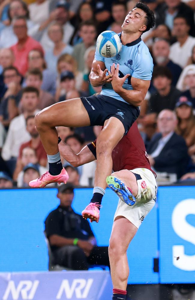 Joseph-Aukuso Suaalii leaps for a high ball.