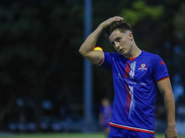 Robina FQPL 3 player Henry Adams. Mons Photography