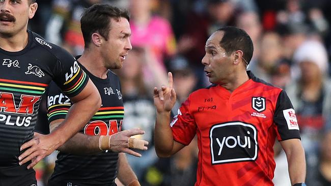 Referee Ashley Klein has words with James Maloney. Photo: Brett Costello