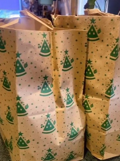 The paper bags can be found at Woolworths. Picture: TikTok/Shantelle Conway