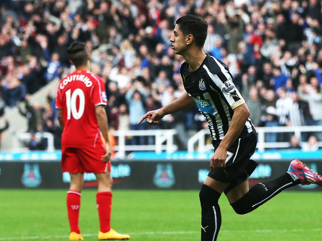 Newcastle United's Spanish striker Ayoze Perez celebrates scoring the opening goal during the English Premier League football match between Newcastle United and Liverpool at St James' Park in Newcastle-upon-Tyne, northeast England, on November 1, 2014. Newcastle won the match 1-0. AFP PHOTO / IAN MACNICOL RESTRICTED TO EDITORIAL USE. No use with unauthorized audio, video, data, fixture lists, club/league logos or “live” services. Online in-match use limited to 45 images, no video emulation. No use in betting, games or single club/league/player publications.