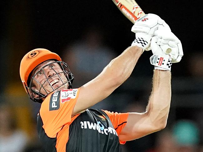 Mitch Marsh of the Scorchers during the Big Bash League (BBL) cricket match between the Brisbane Heat and Perth Scorchers at Metricon Stadium on the Gold Coast, Wednesday, January 1, 2020. (AAP Image/Dave Hunt) NO ARCHIVING, EDITORIAL USE ONLY, IMAGES TO BE USED FOR NEWS REPORTING PURPOSES ONLY, NO COMMERCIAL USE WHATSOEVER, NO USE IN BOOKS WITHOUT PRIOR WRITTEN CONSENT FROM AAP