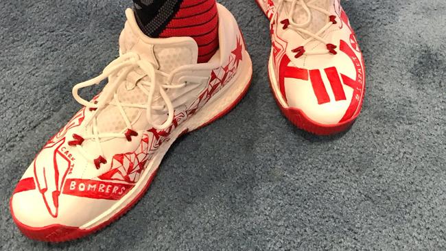 Dante Exum's shoes ahead of the NBA Rising Stars Challenge.