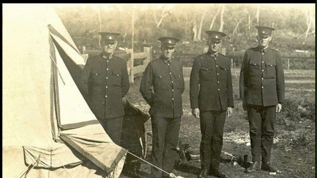 Supplied Editorial Qld Police on border control duties at Coolangatta in 1919.