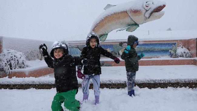 Snow hits Oberon on Saturday morning. Picture Grant Turner