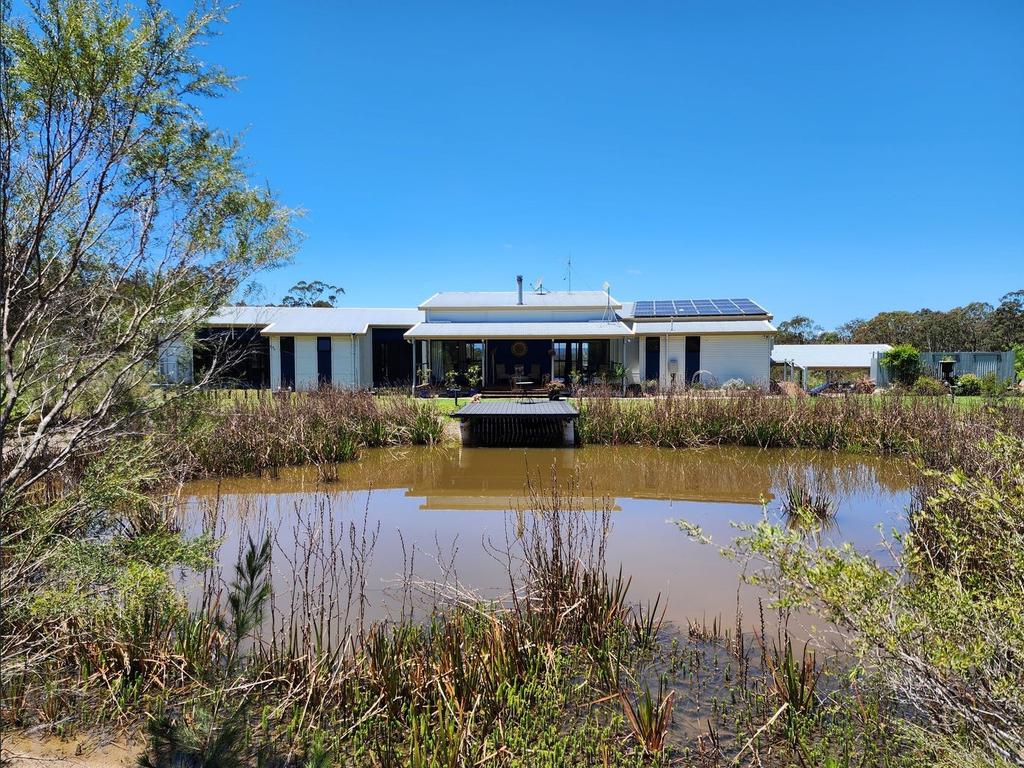 643 Mount Tully Rd in Mount Tully, outside Stanthorpe sold in May for $1.15 million. Photo: realestate.com