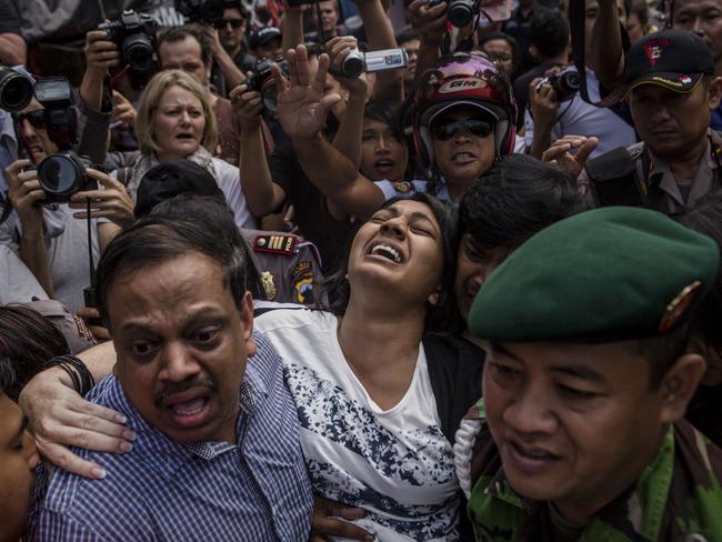 Overcome ... Brintha Sukumaran, Myuran Sukumaran's sister screams as she arrives at Wijaya Pura port to visit her brother for the last time. Picture: Ulet Ifansasti/Getty Images