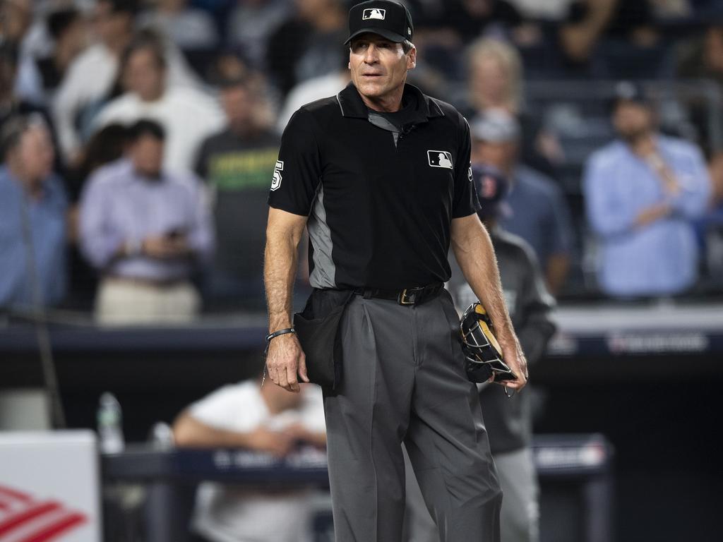 Umpire Angel Hernandez files racial discrimination suit against