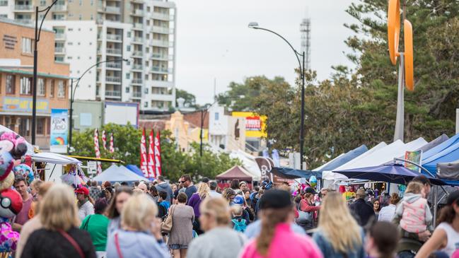 Crowds enjoy markets along Redcliffe Pde. Photo: Dominika Lis