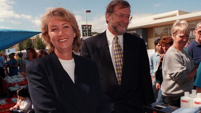 Cheryl Kernot and Gareth Evans at opening of his electoral office in 1998.