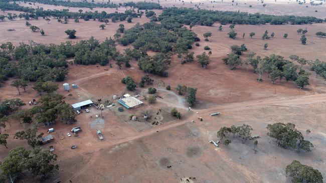 The brown surrounds at the O’Brien farm echoes the experience of many other NSW farmers. Picture Sam Ruttyn